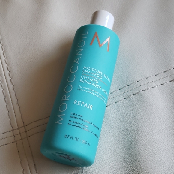 Moroccanoil Other - Moroccanoil Moisture Repair Shampoo plus Bag